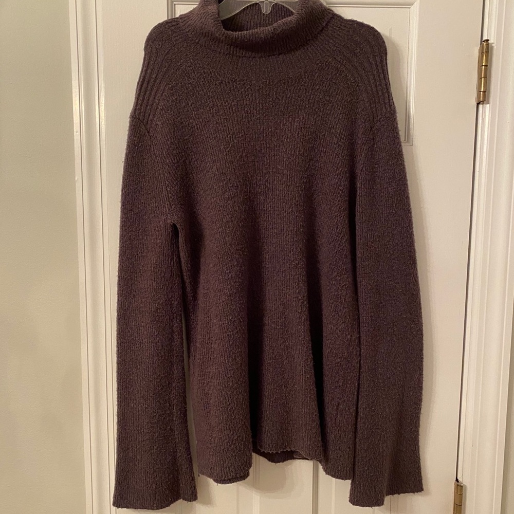 Bell sleeve turtleneck